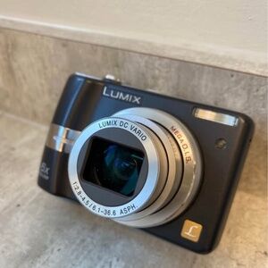 Panasonic Lumix DMC-LZ7 Digital Camera - Excellent Condition